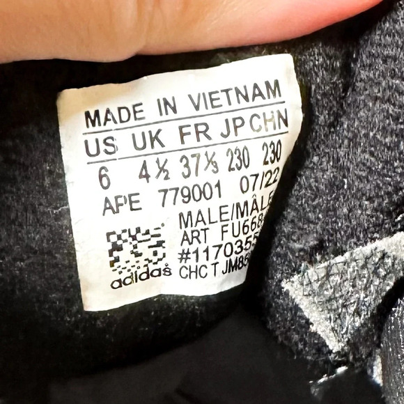 Adidas Yeezy Boost 700 V2 Vanta 9 - Picture 10 of 12